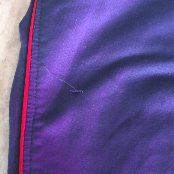 Wilson boy jogging pants in dark gray with details in red. Size XL (18/20) - Picture 12 of 12